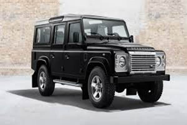  Kembali ke Masa Lalu dengan Land Rover Defender V8