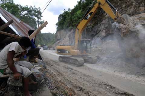  Puncak Longsor, Arus Kendaraan Dialihkan Ke Jonggol dan Sukabumi