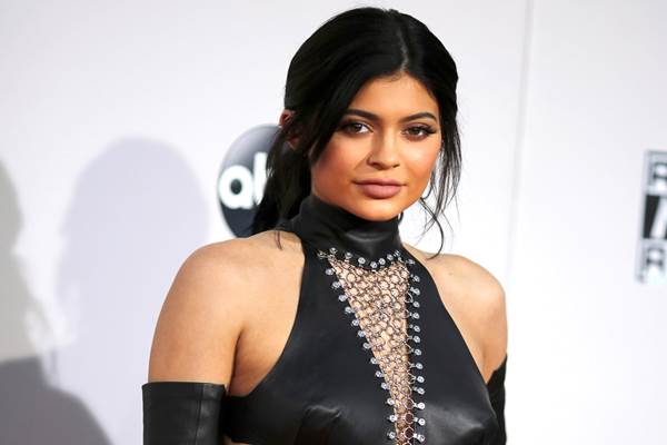  Kylie Jenner Melahirkan Bayi Perempuan