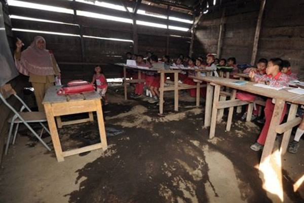  Belajar di Ruang Kelas, Guru & Murid Cederung Tertekan