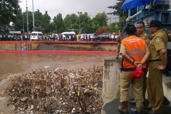  ANTISIPASI BANJIR DI JAKARTA : Bertumpu Nasib pada Pompa, Pintu Air & Tanggul