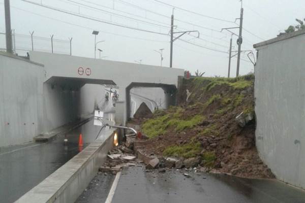  Tertimbun Longsor 14 Jam, Mukhmainna Berhasil Dievakuasi