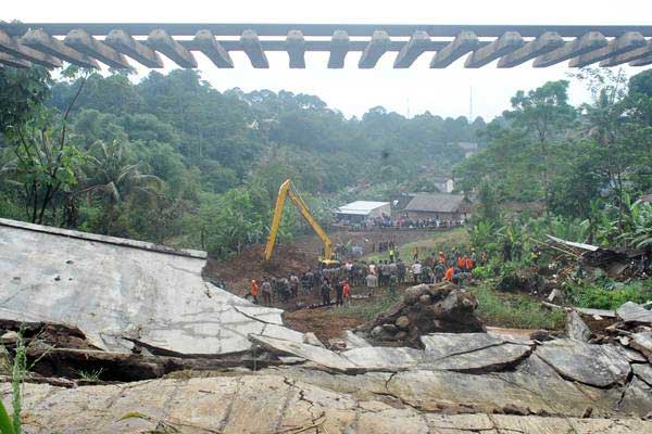  Imbas Longsor, Jalur KA Bogor-Sukabumi Ditutup