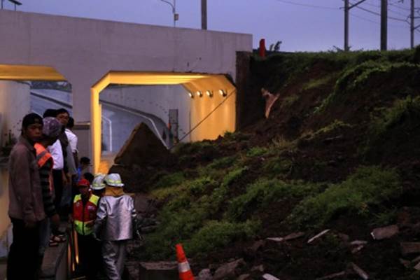  Longsor Underpass Bandara Soekarno-Hatta : 3 BUMN Berikan Santunan