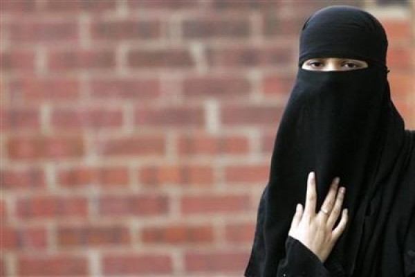  Denmark Akan Terapkan Larangan Bercadar