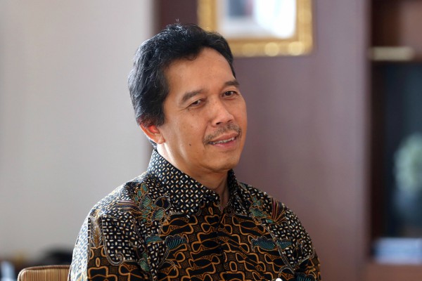  PERTUMBUHAN EKONOMI : \"Untuk Tumbuh, Kita Butuh Stabilitas\"