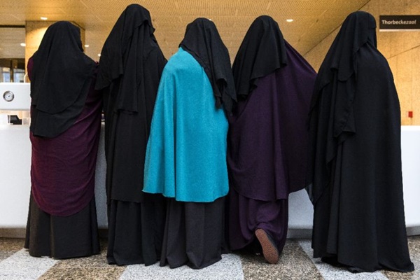  Penggunaan Cadar Dilarang, Denmark: Kalau Hari Halloween Boleh