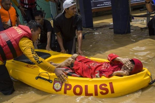  BANJIR JAKARTA : Warga Pilih Bertahan di Rumah daripada Mengungsi