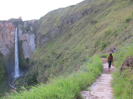  CUACA EKSTREM, Objek Wisata Alam Berbahaya Tidak Perlu Ditutup