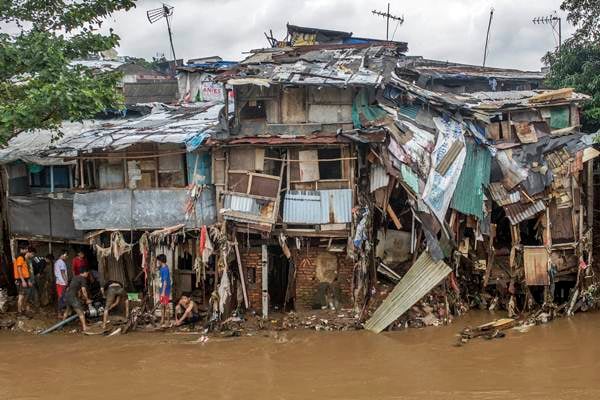  Begini Kondisi Rumah Warga di Bantaran Sungai Ciliwung