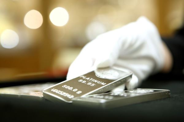  Harga Platinum Mendekati Level Paladium