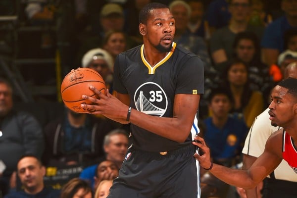  Hasil Basket NBA: Durant Pimpin Warriors Gasak Mavericks