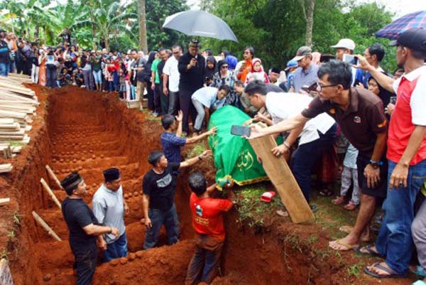  Kecelakaan Maut Tanjakan Emen: 26 Korban Dimakamkan Massal