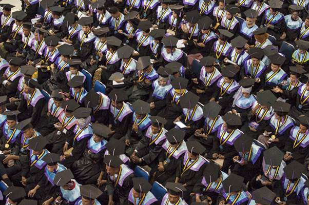  Wisuda yang Menyenangkan Semua Orang