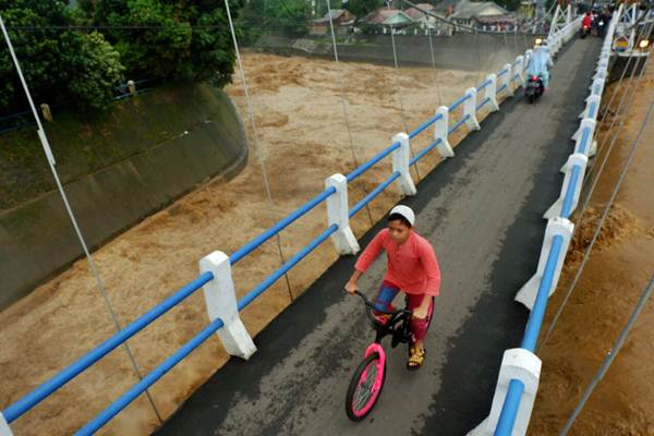  Gubernur DKI Tinjau Bendung Katulampa