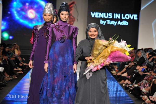  Baju Kurung Payakumbuh & Batik Trenggalek di Fashion Scout London