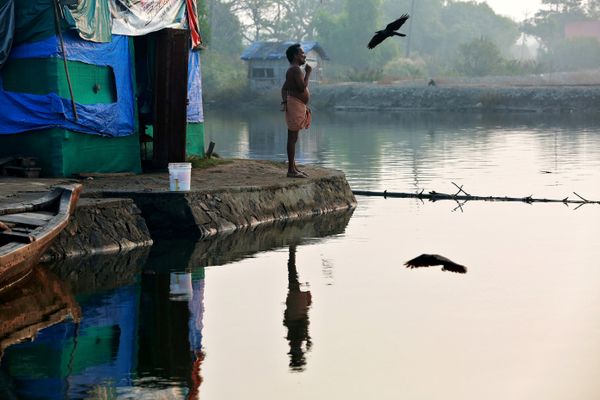  Kencing di Pinggir Jalan, Foto Pejabat Kesehatan India Ini Viral