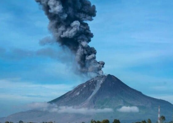  Gunung Sinabung Meletus