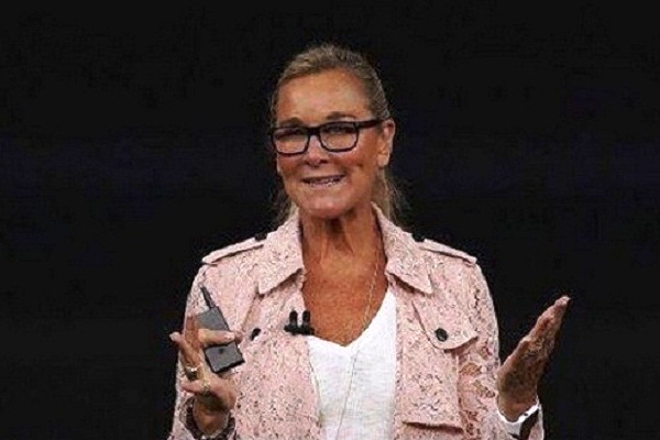  Angela Ahrendts, Dari Burberry Hingga \'Dipinang\' Tim Cook