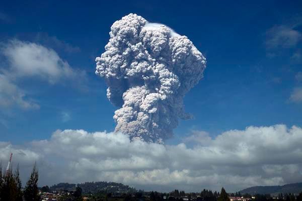  Status VONA Merah Pasca Letusan, Pesawat Dilarang Melintas Sekitar Sinabung