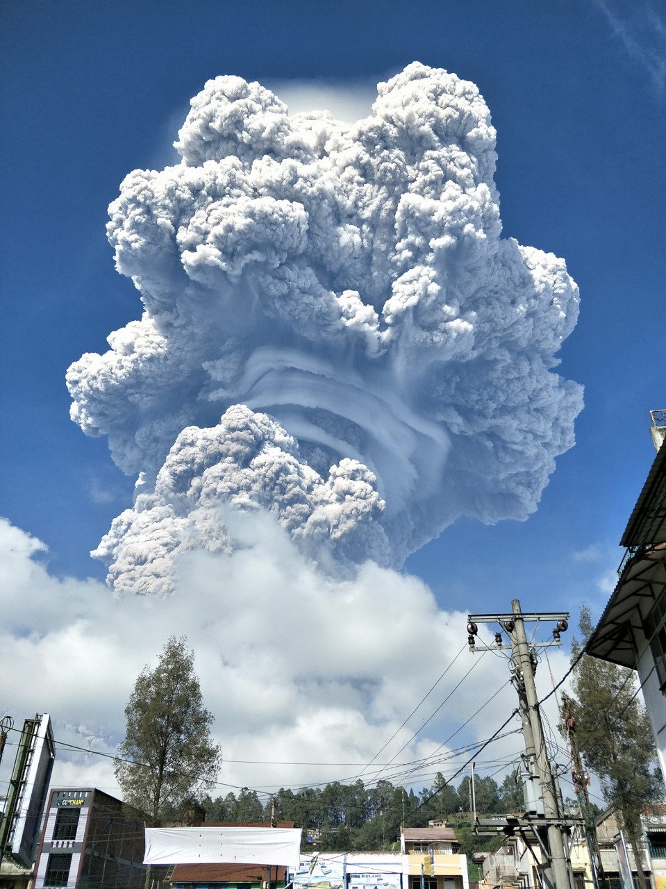  Abu Gunung Sinabung Setinggi 5.000 Meter, Tidak Ada Korban Jiwa