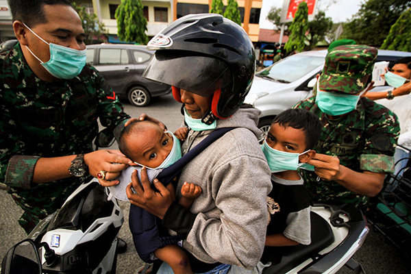  Masker Gratis untuk Hujan Debu Vulkanik