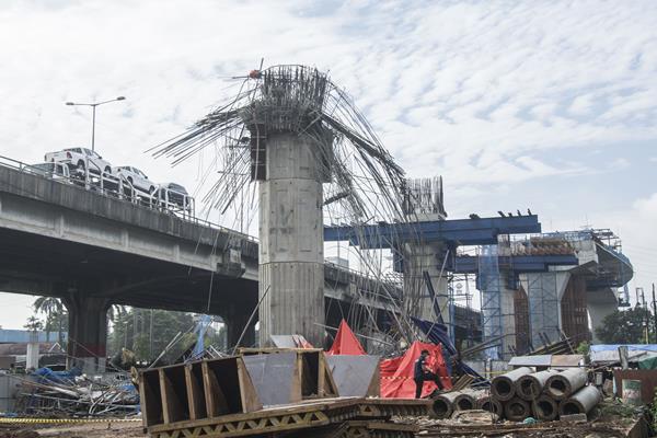  KECELAKAAN TOL BECAKAYU : Pemerintah Moratorium Tol Layang, Anies Ingin LRT Lanjut 