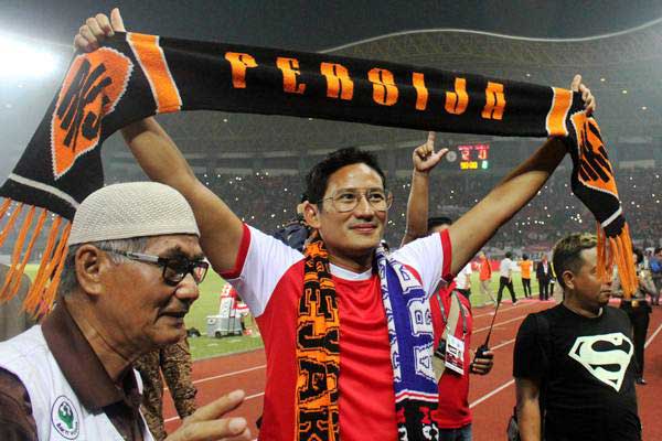  Jakmania Tagih Janji Anies-Sandiaga Bangun Stadion Sekelas Old Trafford