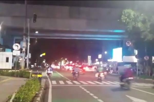  Video Lampu Merah Galau di Perempatan Melawai Blok M