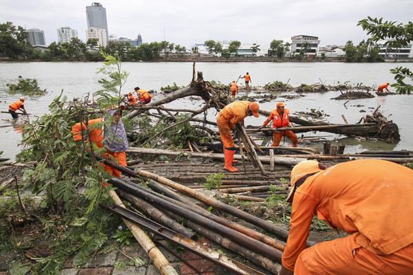  Festival Danau Sunter, Sandiaga & Susi Pudjiastuti Lomba Renang?