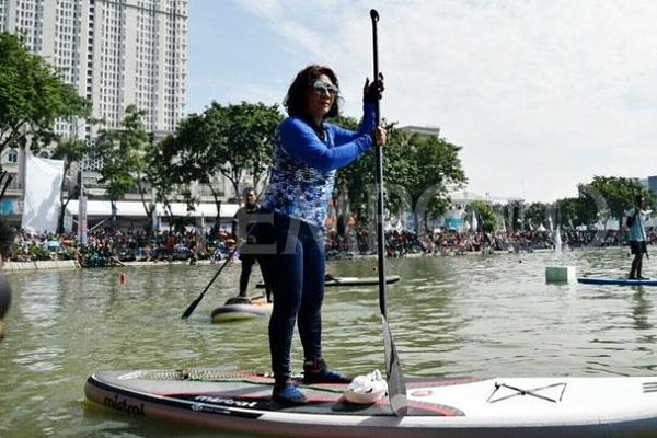  Ribuan Warga Antusias Tonton Balapan Sandi Vs Susi