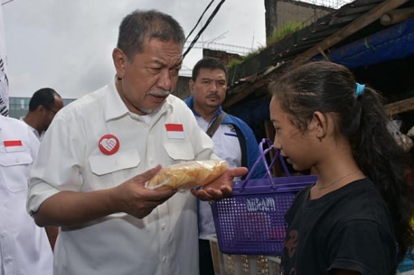  Pertemuan Deddy Mizwar dan Bocah Pedagang Keripik Bikin Haru