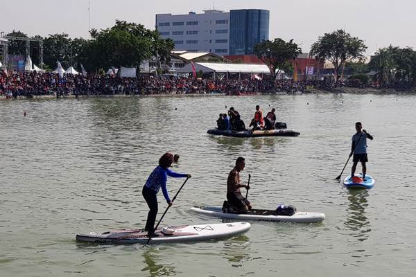  Momen Susi Pudjiastuti Ceburkan Diri Dekati Sandiaga di Danau Sunter