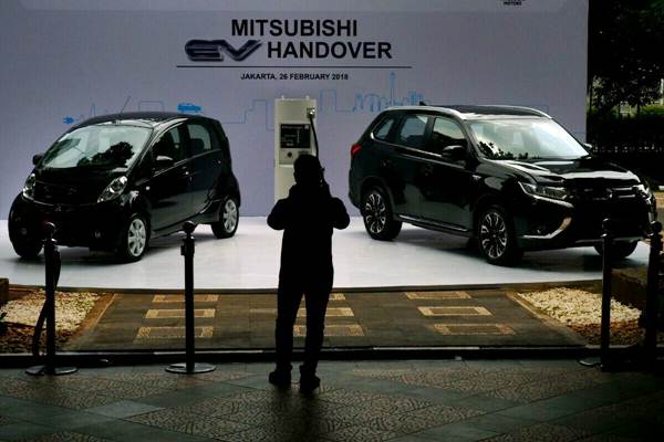  Mitsubishi Motors Hibahkan Mobil Listrik ke Indonesia