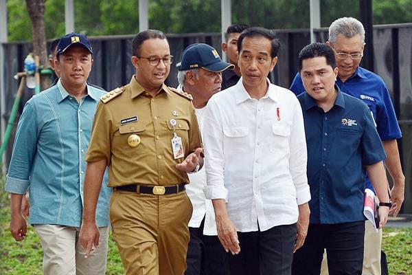  Presiden Jokowi dan Anies Baswedan Meninjau Wisma Atlet