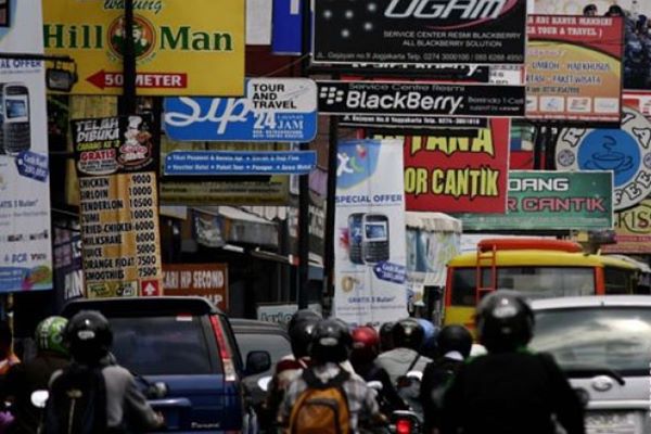  Pemkot Pekanbaru Tindak Ratusan Reklame Ilegal