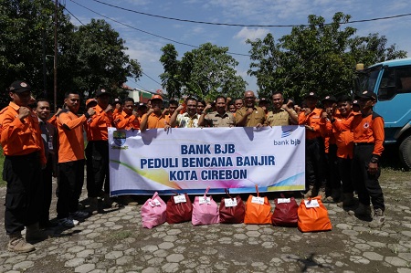  Bank BJB Kota Cirebon Berikan Bantuan untuk Korban Banjir