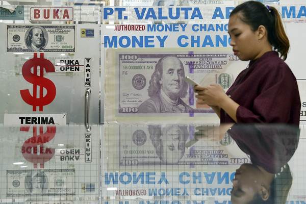  Rupiah Melemah, Sentuh Rp13.747 per Dolar AS