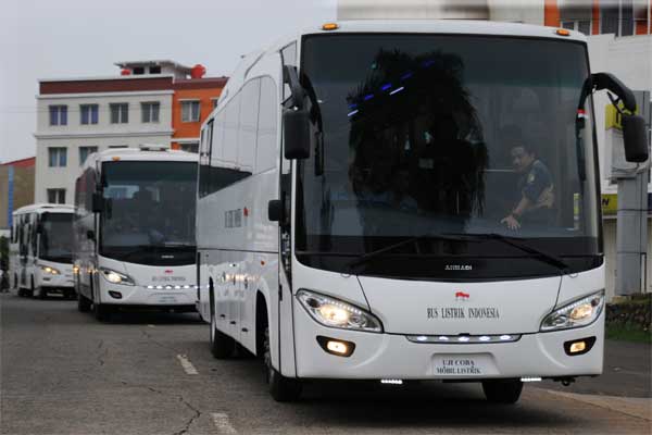  PLN dan 7 PTN Targetkan Bus Listrik Beroperasi April 2019