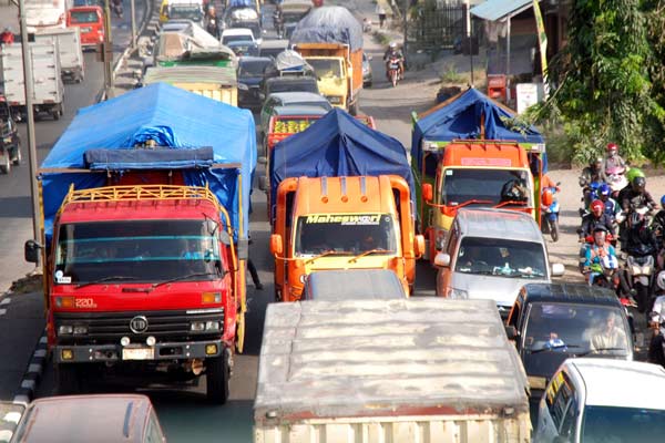  ANGKUTAN BARANG   : Truk Overtonase Tak Tepat Pakai UU Tipikor