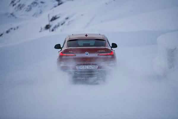  Lewati Pegunungan Alpine, BMW X4 Menuju Lokasi Global Premier di GIMS 2018