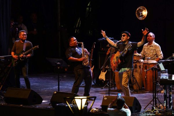  Aksi Panggung Glenn Fredly di BNI Java Jazz Festival