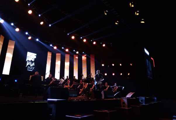  Curtis Steger Bawakan Lagu Dylan dengan Gaya Sinatra di BNI Java Jazz Festival 2018