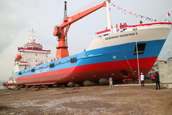  Kapal Kendhaga Nusantara 6 Berkapasitas 100 Teus Resmi Melaut