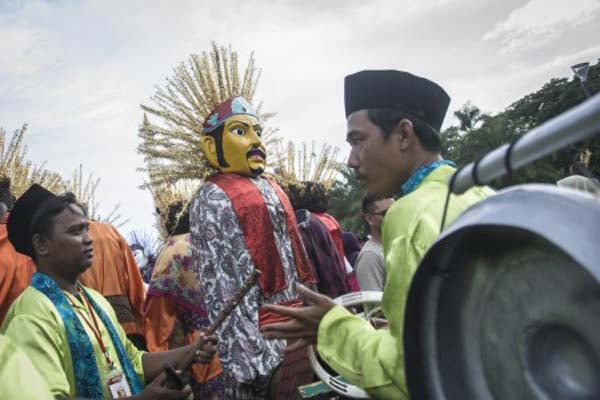  Sandiaga Ingin Ondel-ondel Brad Pitt & Raisa Bersanding dengan Maskot Asian Games 2018