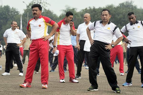  Begini Gaya Hadi Tjahjanto dan Tito Karnavian Saat Senam Maumere