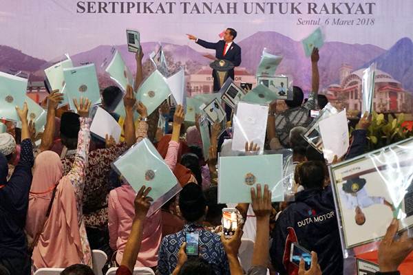  Presiden Jokowi Bagikan Sertifikat Tanah di Bogor