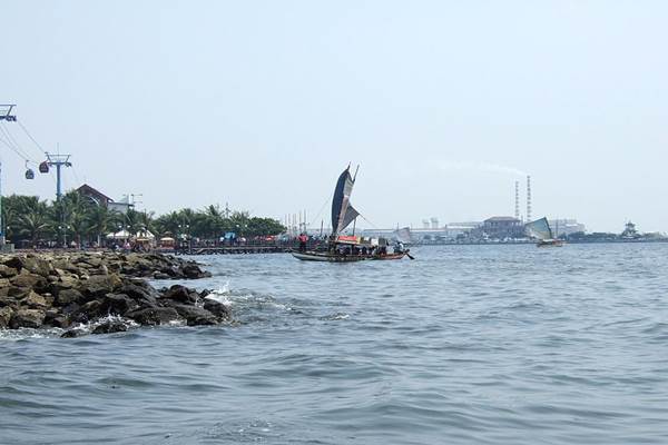  Bom Waktu Pencemaran Plastik di Teluk Jakarta