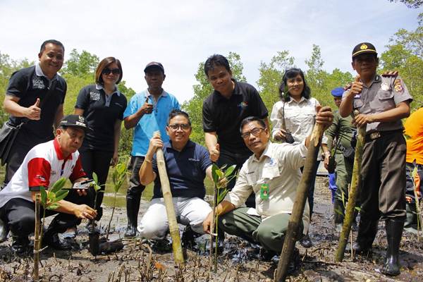  Aston Manado Tanam Bibit Mangrove