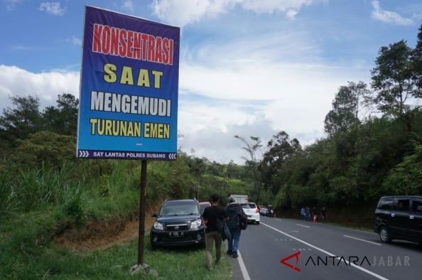  Elf Terguling di Tanjakan Emen Subang